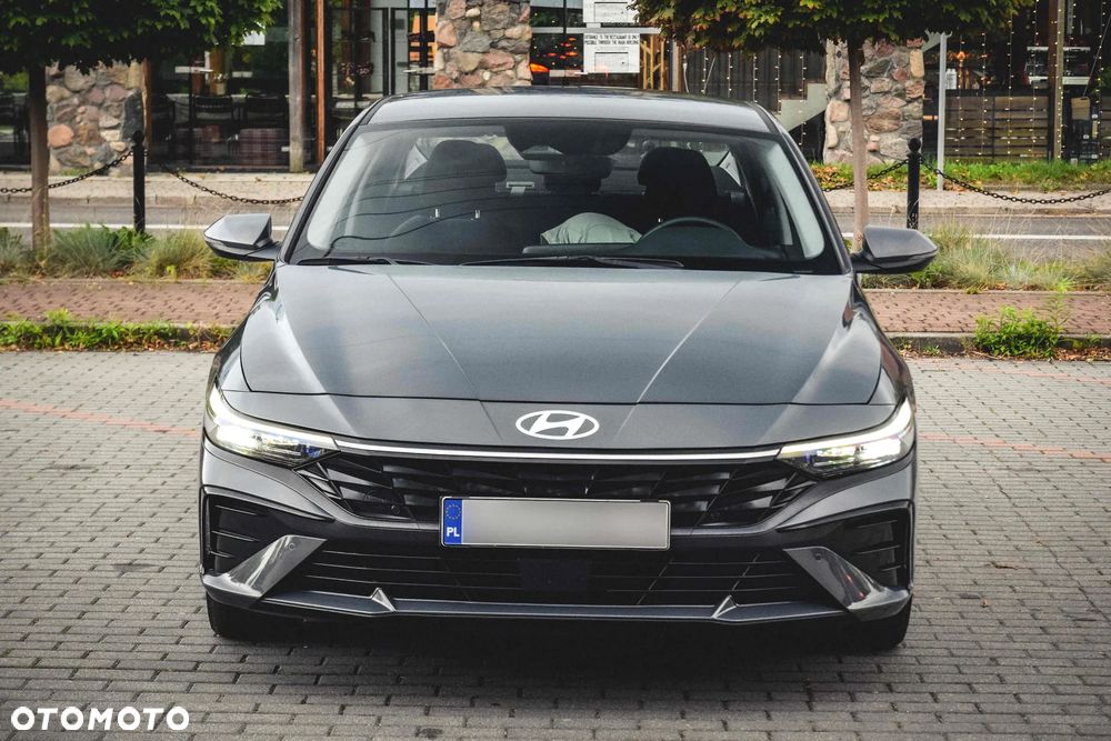 Hyundai Elantra 1.6 Executive - 19