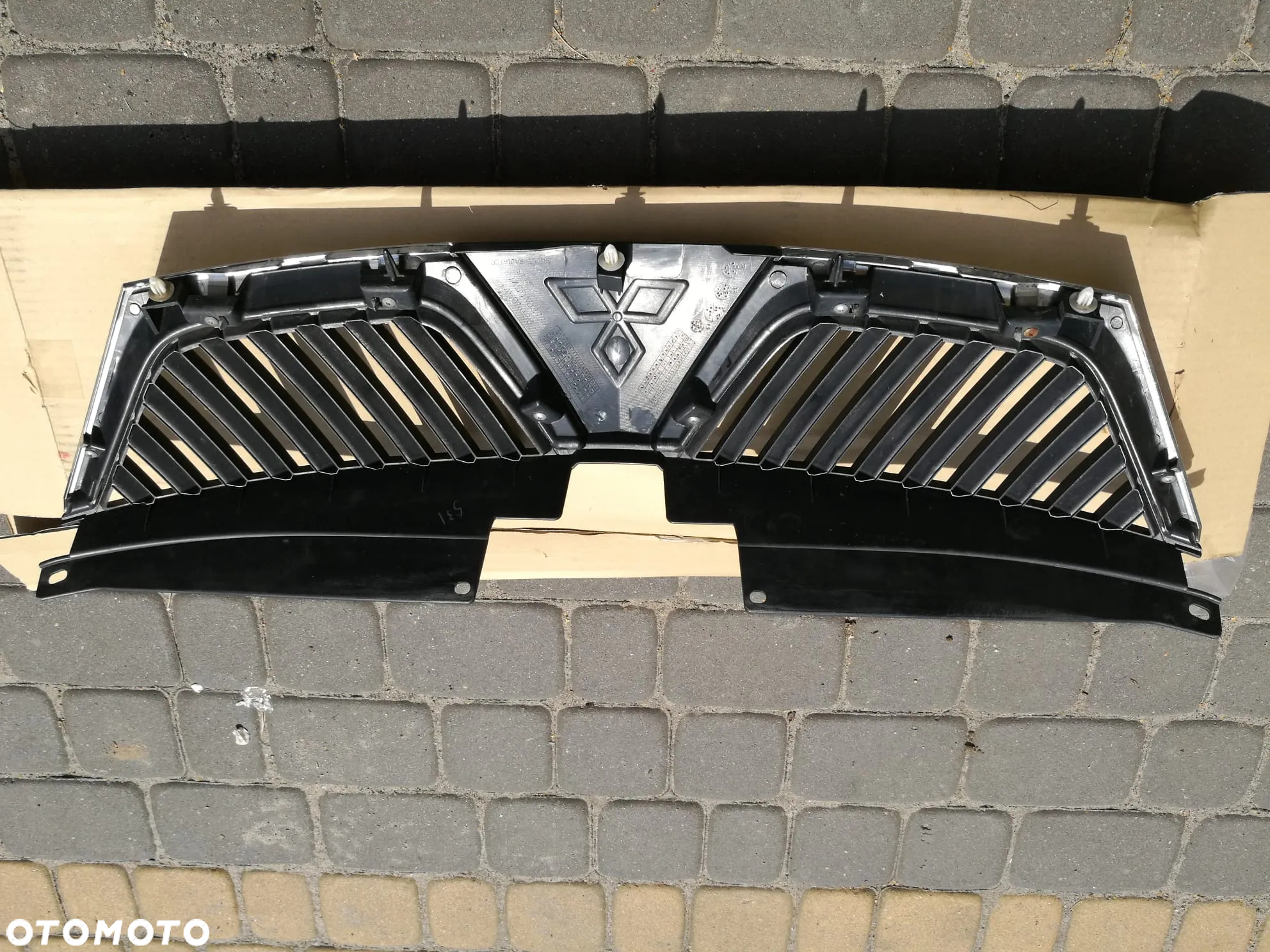 Atrapa Grill chłodnicy do Mitsubishi Outlander II od 2006 do 2013 roku - 2