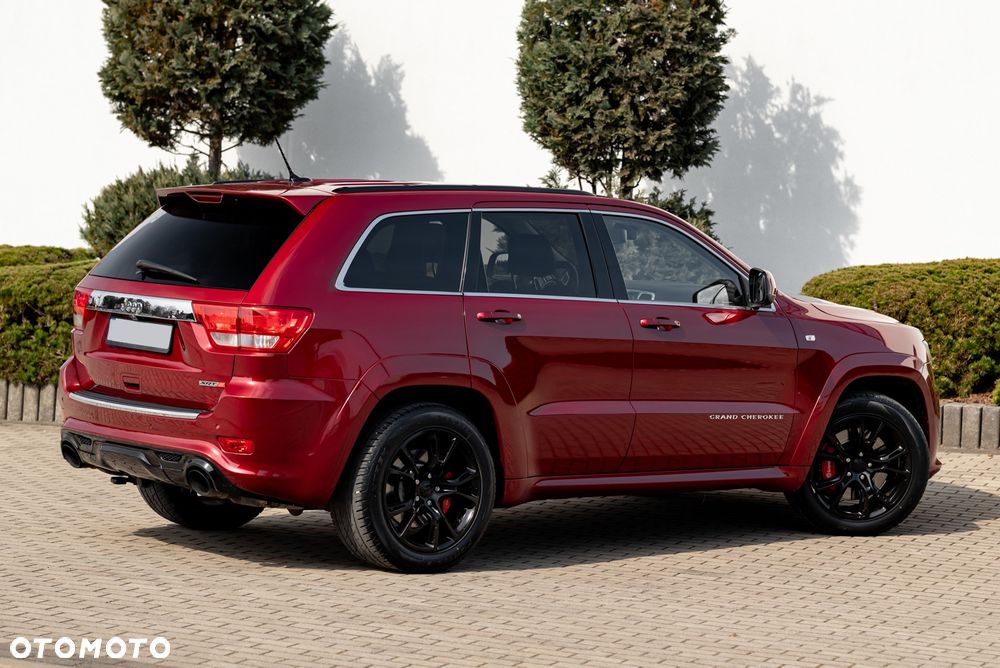 Jeep Grand Cherokee SRT8 - 14