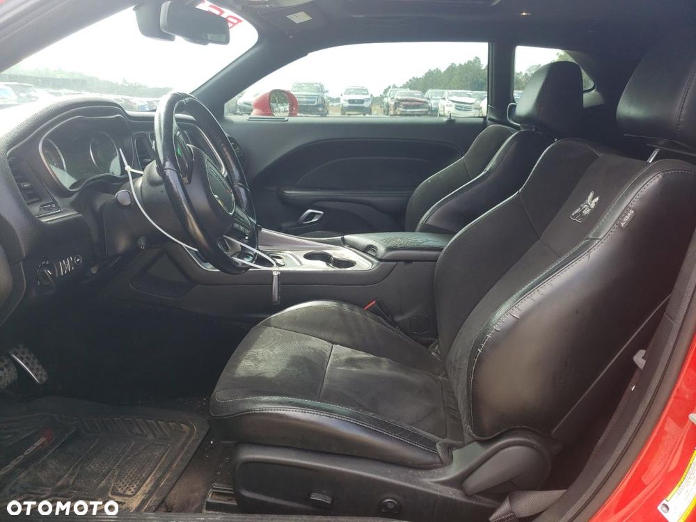 Dodge Challenger - 7