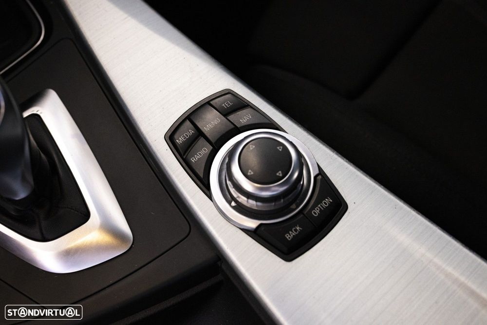 BMW 320 d Auto Pack M - 30