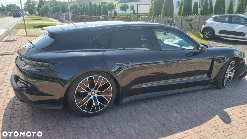 Porsche Taycan Performance Plus - 12