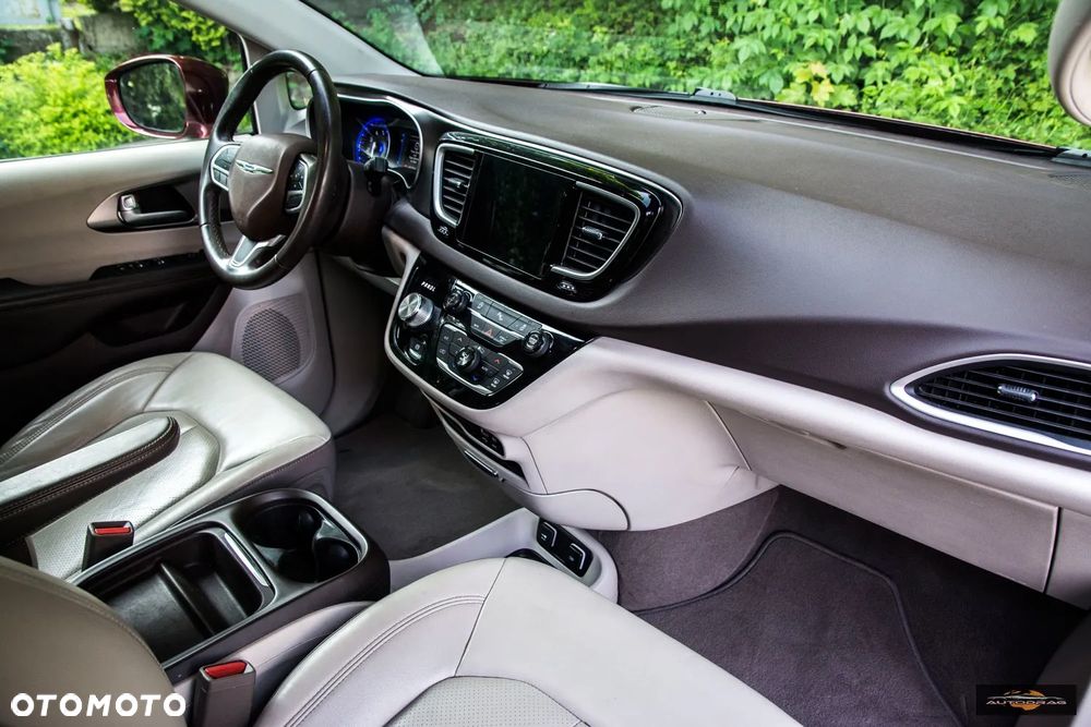 Chrysler Pacifica - 24