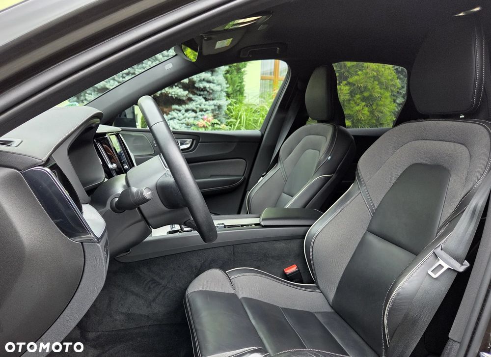 Volvo XC 60 B4 D Ultimate Dark - 24