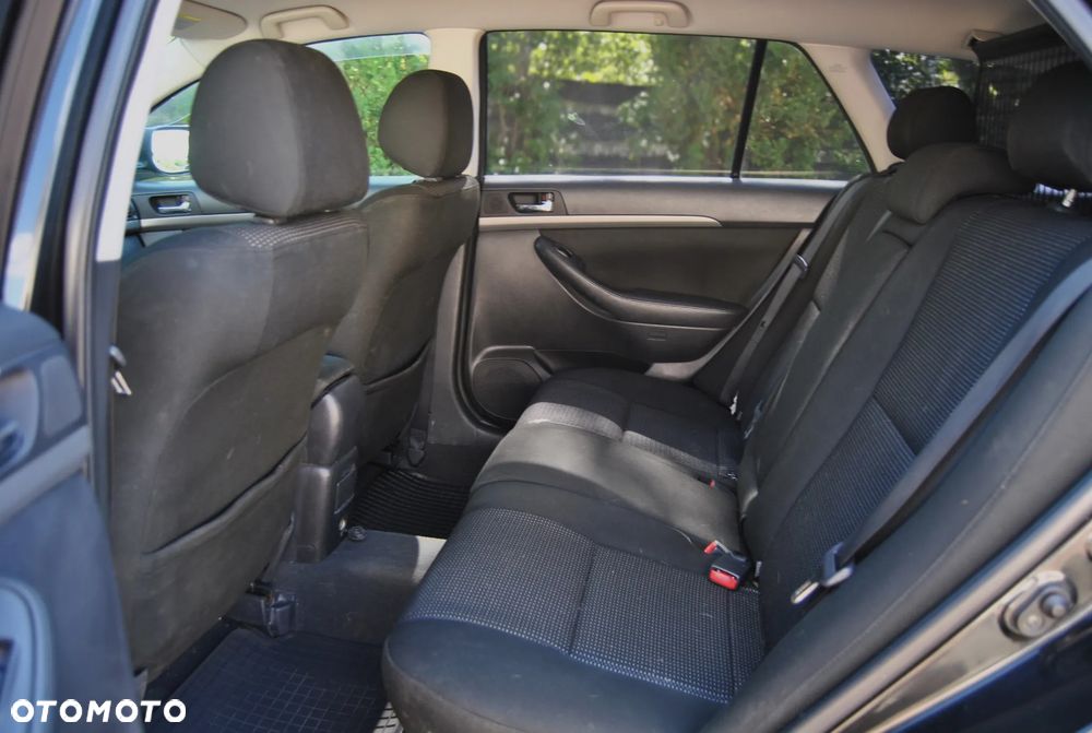 Toyota Avensis 1.8 VVT-i Automatik Sol - 6