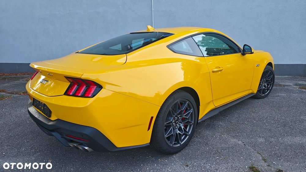 Ford Mustang - 4