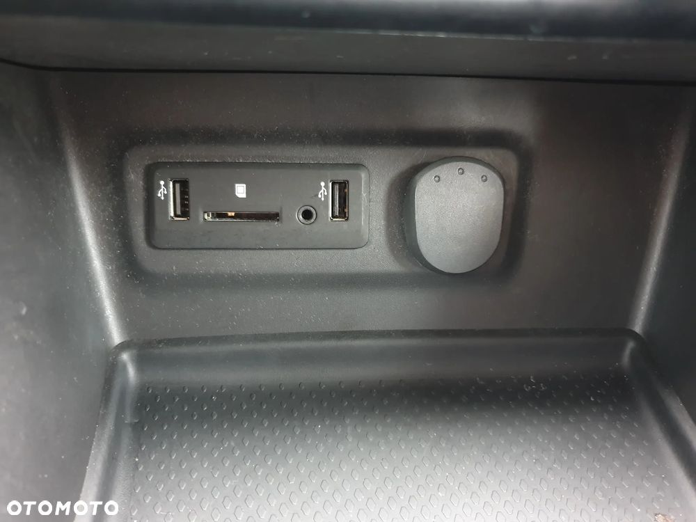 Renault Megane ENERGY TCe 130 Start & Stop Paris Business - 21