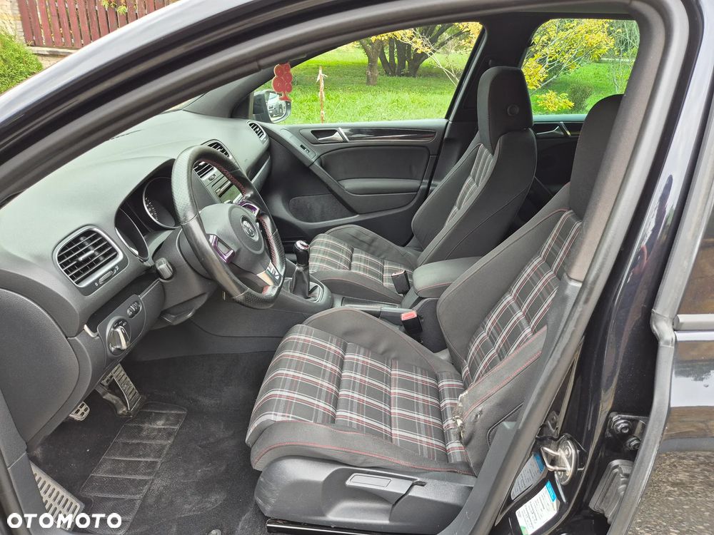 Volkswagen Golf 2.0 GTI - 8