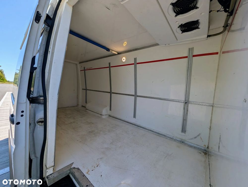 Mercedes-Benz Sprinter - 10