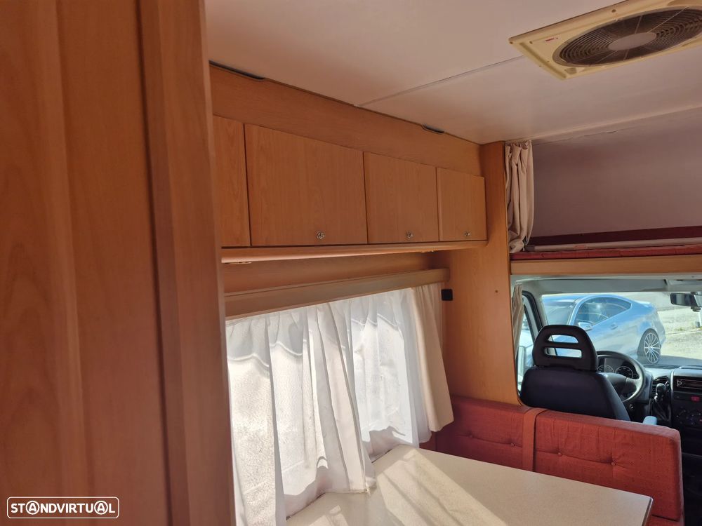 Sky Capuchine FIAT DUCATO 2.8 JTD  - SKY - 7 LUGARES - 6 DORMIDAS - 23