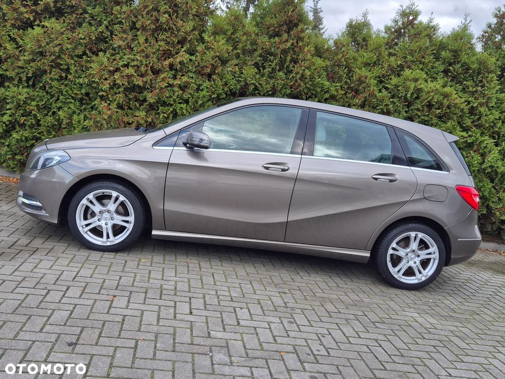 Mercedes-Benz Klasa B 180 7G-DCT UrbanStyle Edition - 6