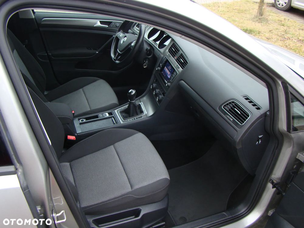 Volkswagen Golf 1.2 TSI BMT Trendline - 23