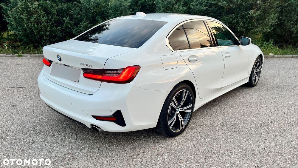 BMW Seria 3 330i Sport Line - 37