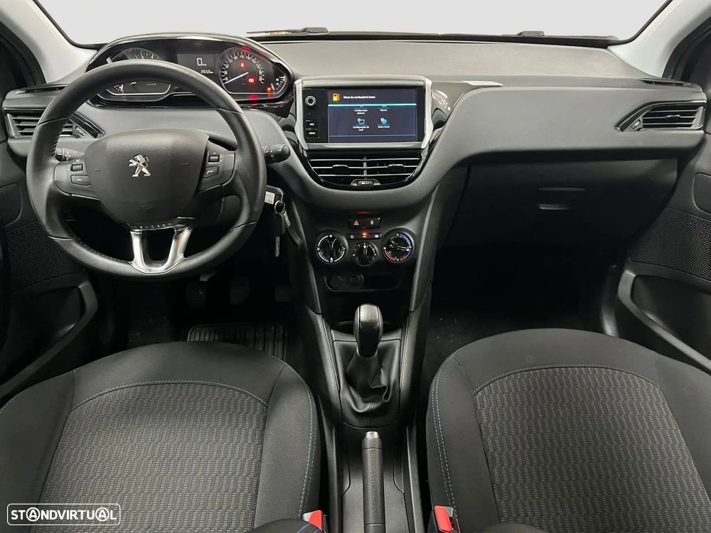 Peugeot 208 - 8