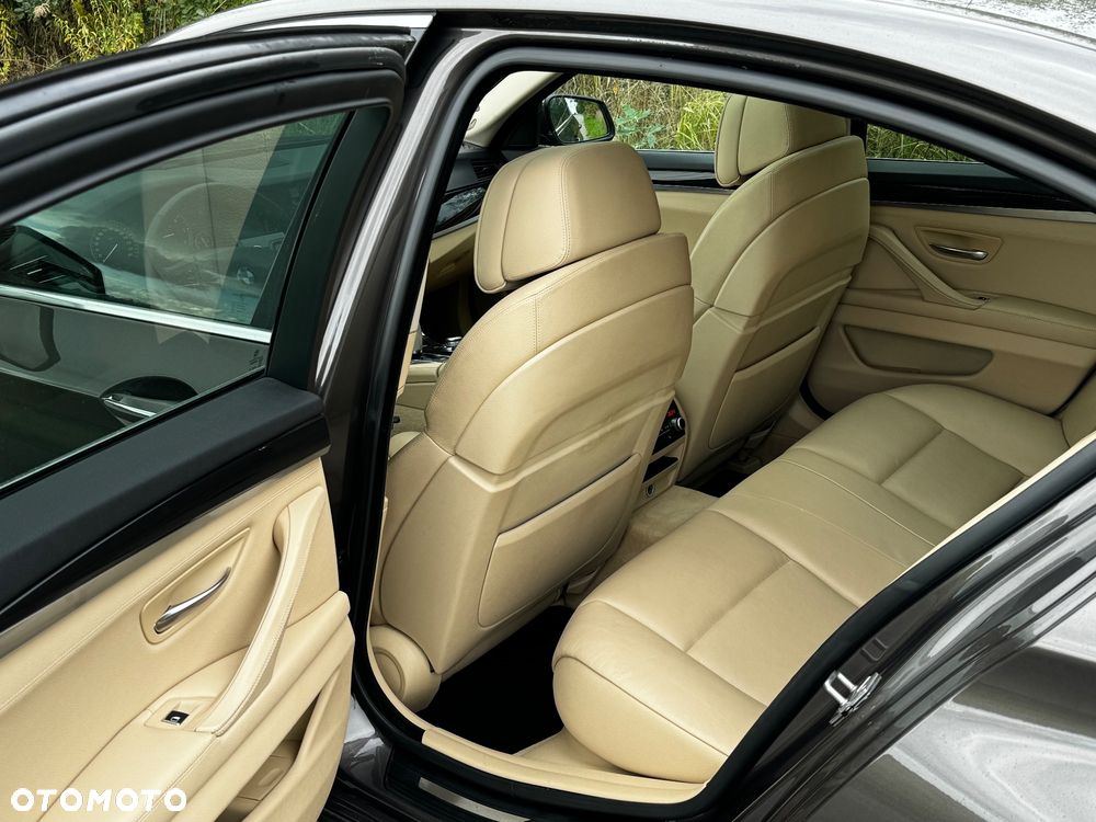 BMW Seria 5 525d Modern Line - 20