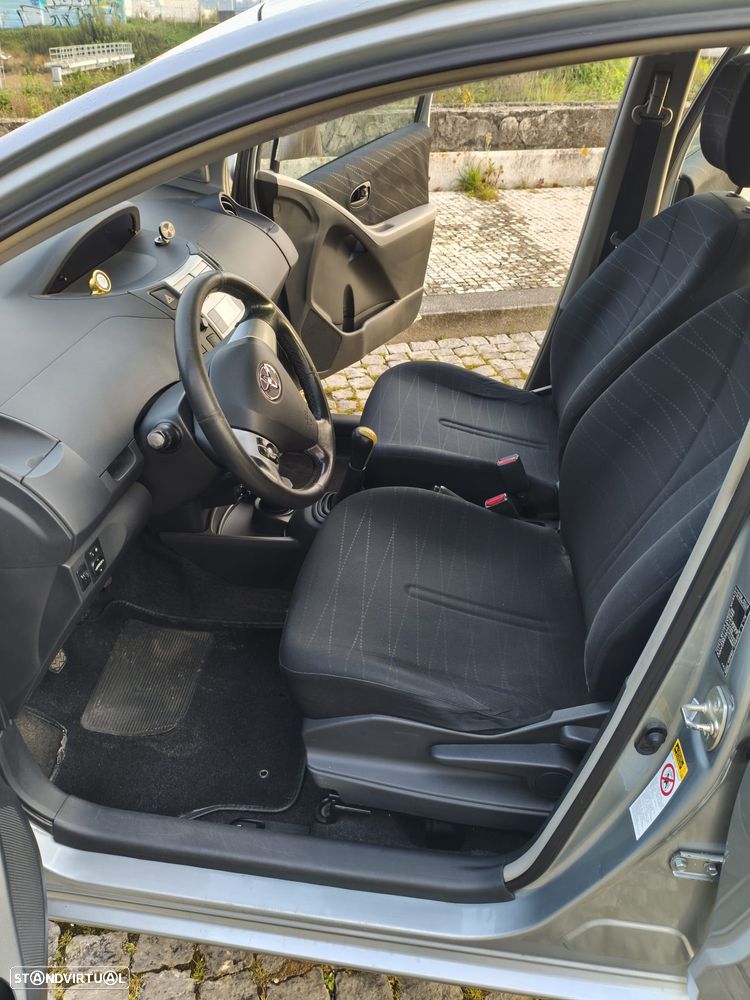 Toyota Yaris 1.0 VVT-i AC - 11