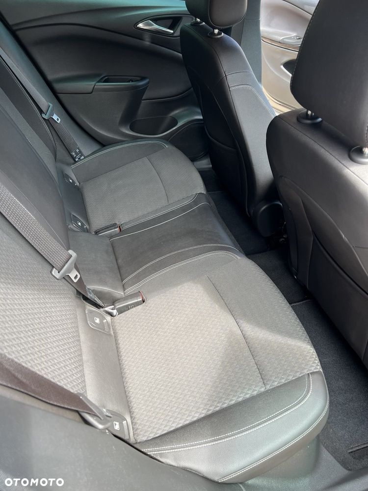 Opel Astra 1.6 CDTI Elite S&S - 11