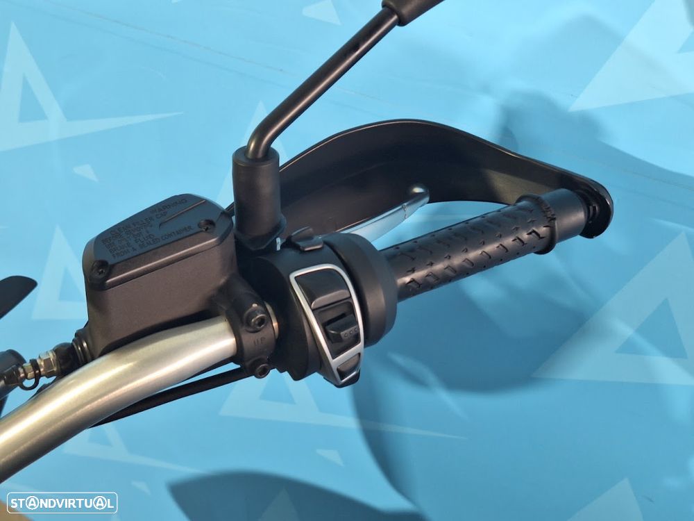 Moto Guzzi V85 TT - 9