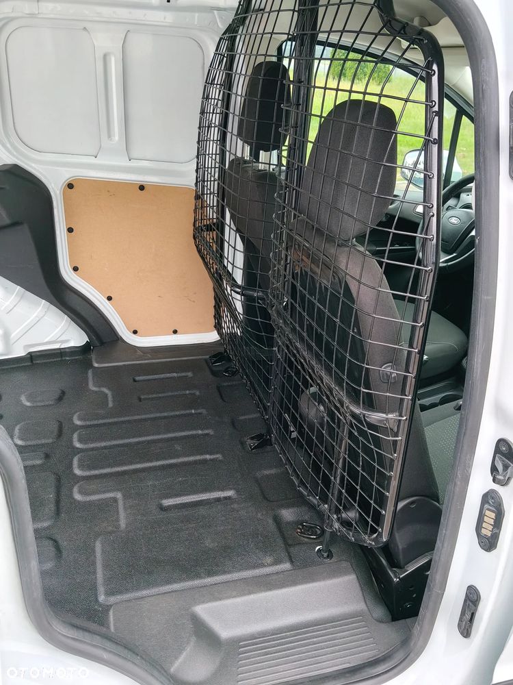 Ford Transit Courier - 12