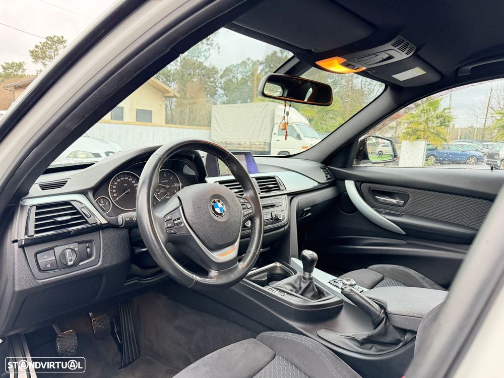 BMW 318 d Pack M - 33
