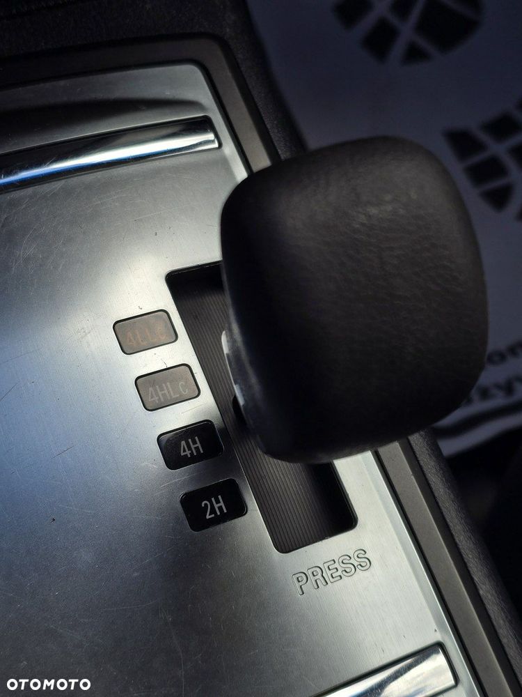 Mitsubishi Pajero - 30