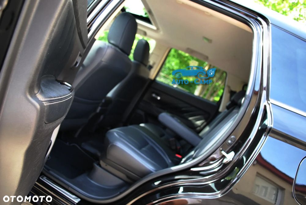Mitsubishi Outlander Instyle NAVI + - 21