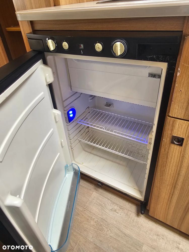 Caravelair WŁĄCZ FILMIK. DMC 1150. ŁÓŻKO MAŁZEŃSKIE, SYPIALNIO JADALNIA. ŁAZIENKA. PIĘKNA. - 12