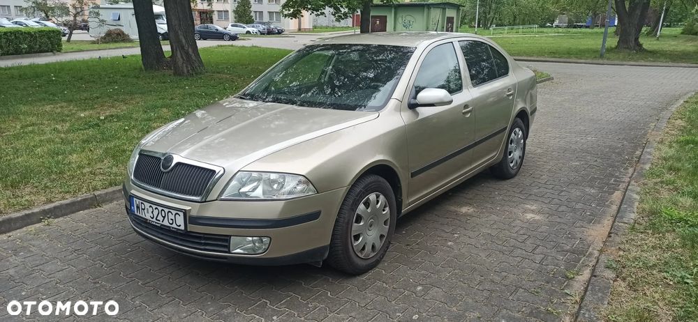 Skoda Octavia 1.6 FSI Ambiente - 2