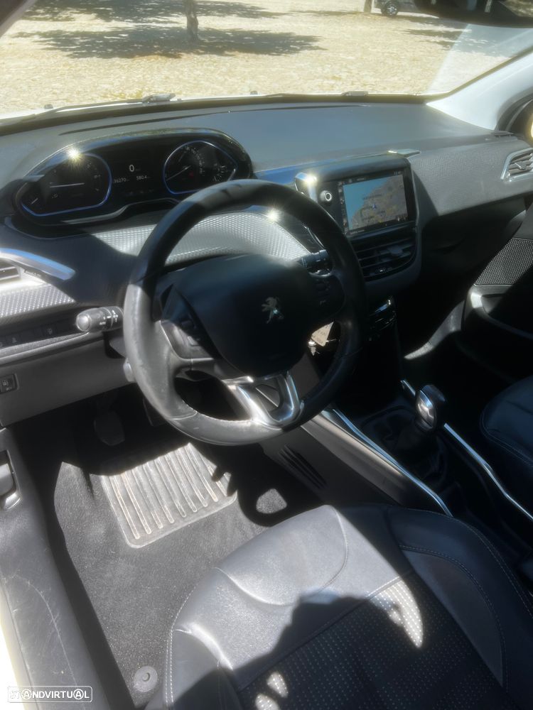 Peugeot 2008 1.2 PureTech Allure - 12