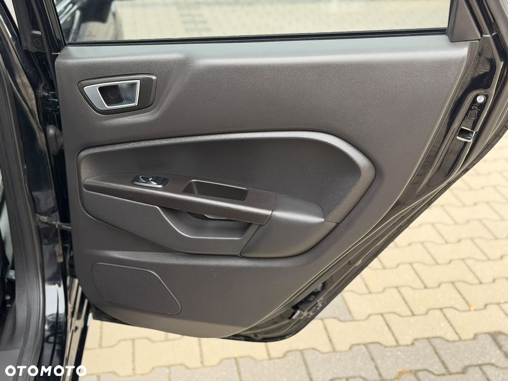 Ford Fiesta - 25