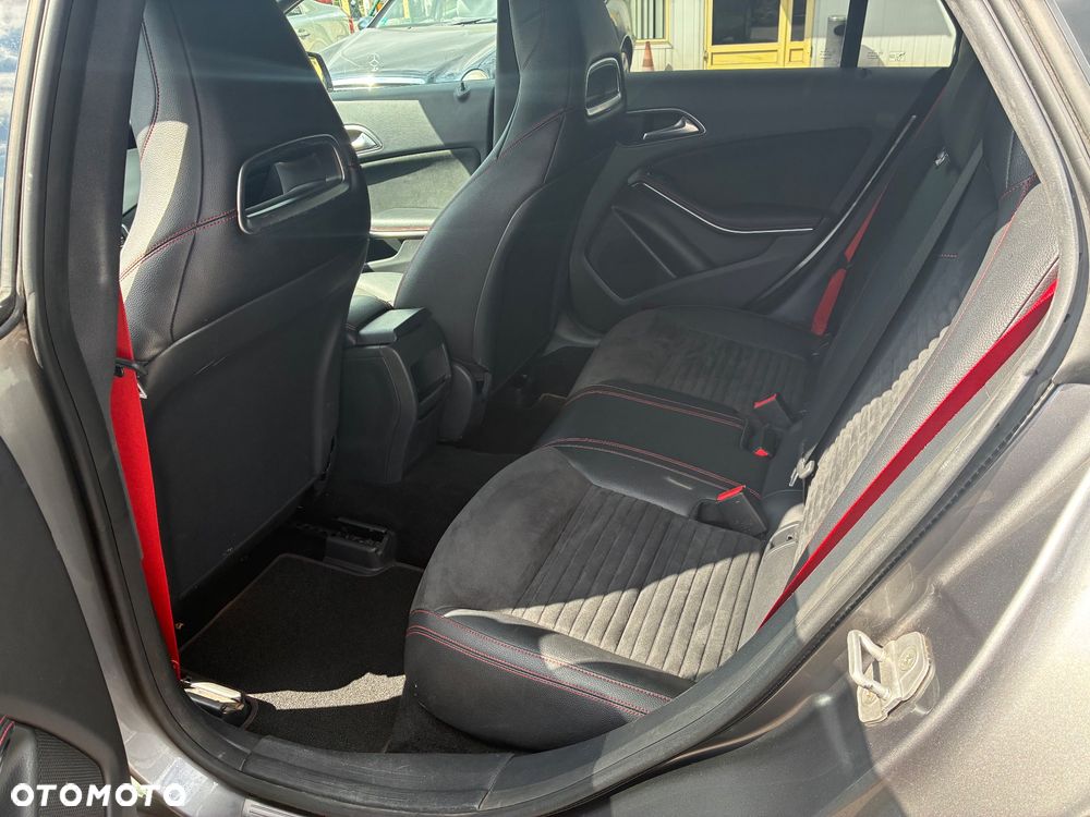 Mercedes-Benz CLA 250 4Matic 7G-DCT Sport - 10