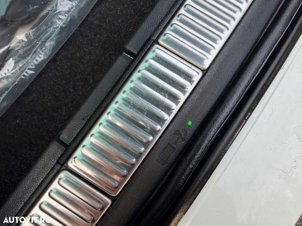 Skoda Superb 2.0 TDI DSG Premium Edition - 35