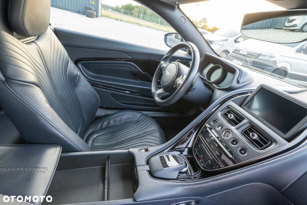 Aston Martin DB11 Standard - 29