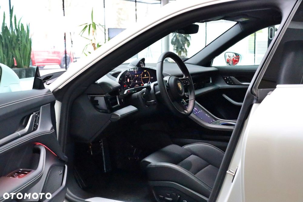 Porsche Taycan - 10