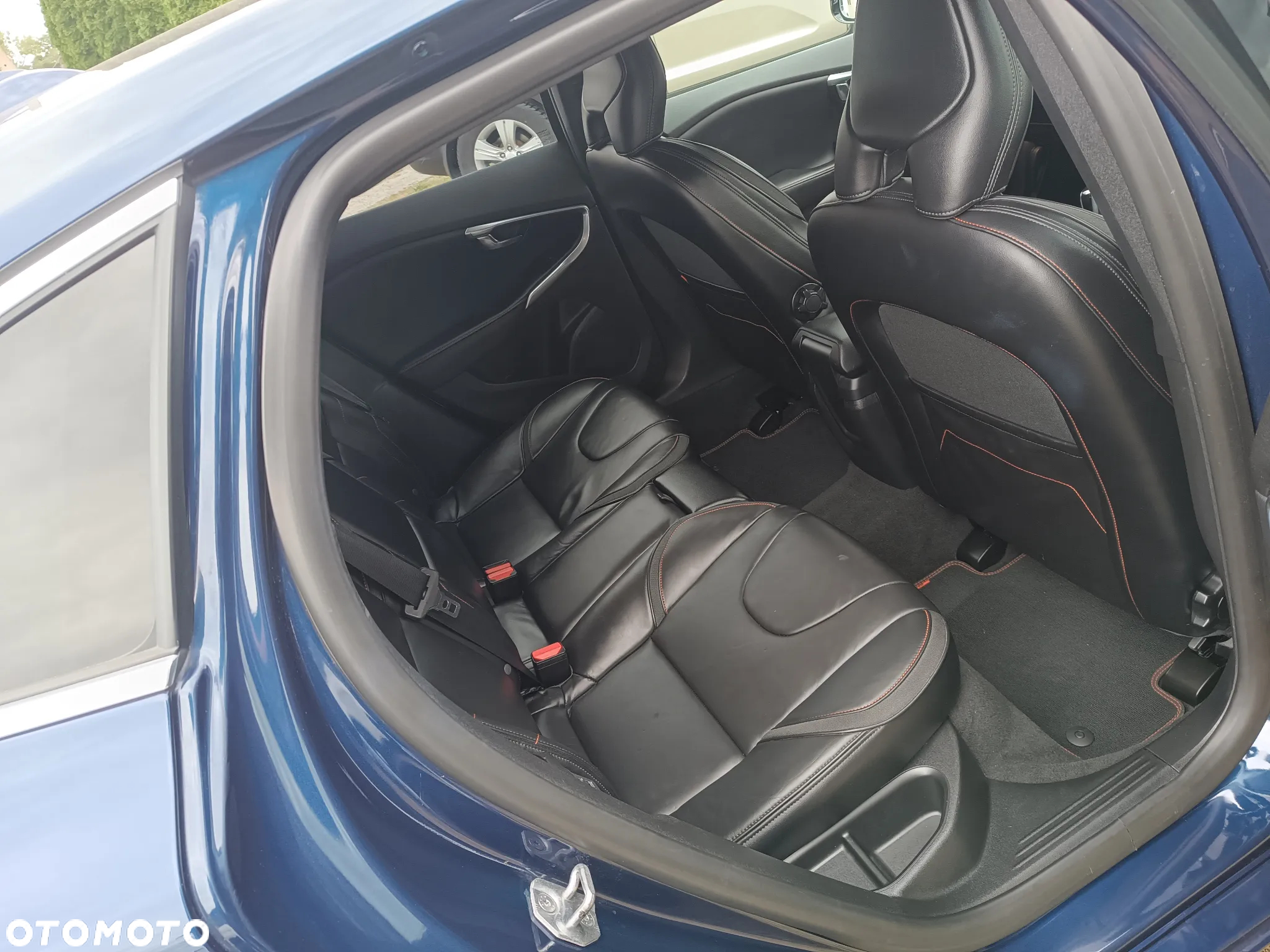 Volvo V40 T3 R-Design - 8
