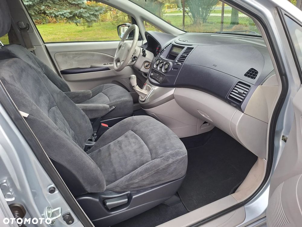 Mitsubishi Grandis 2.4 Intense - 10