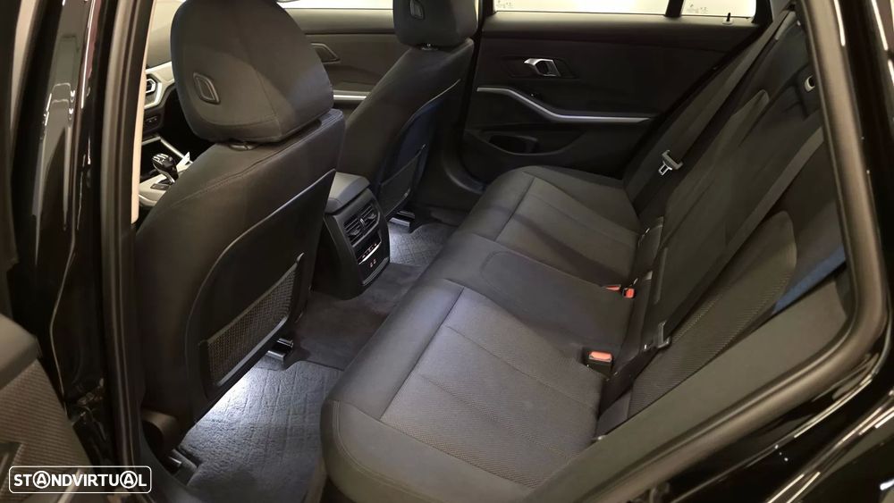 BMW 318 d Touring Auto - 48