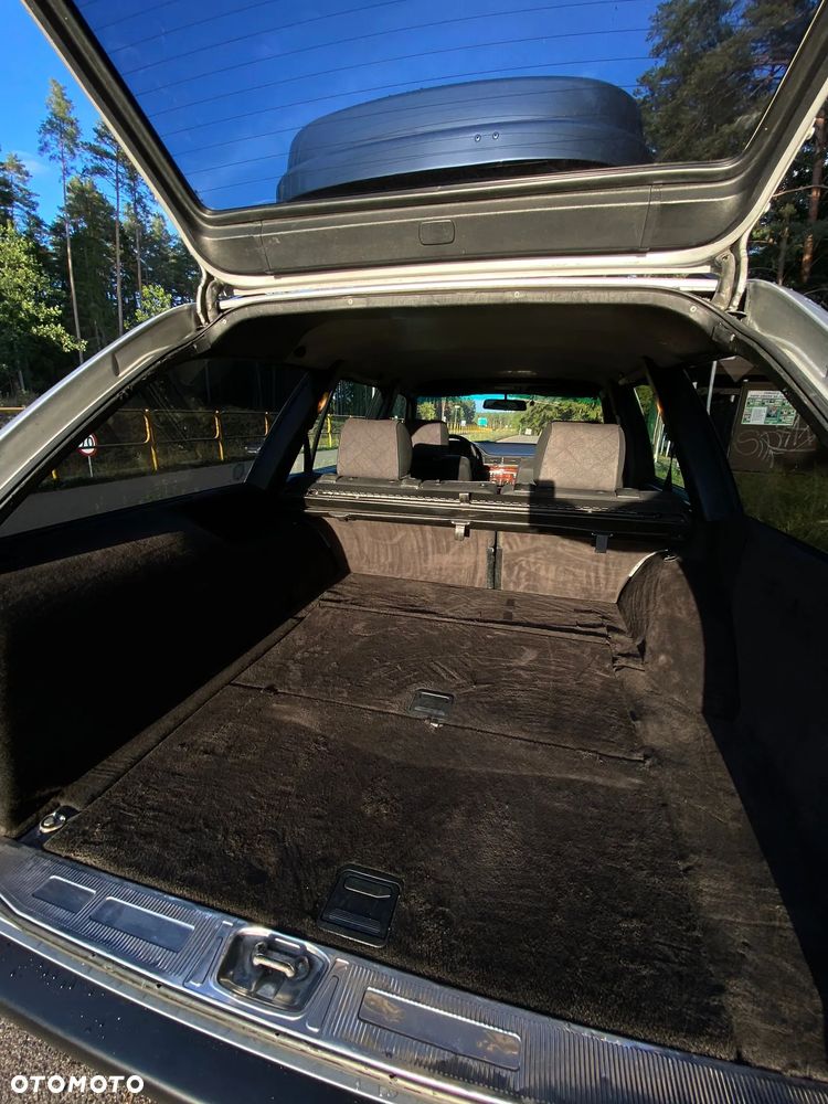 Mercedes-Benz Klasa E 300 TD Turbo 4Matic - 14