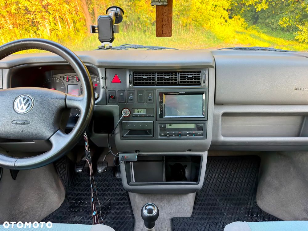 Volkswagen Multivan - 10