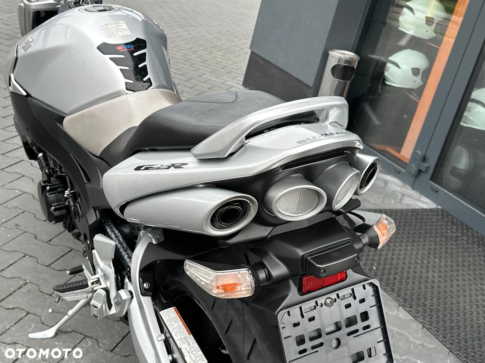 Suzuki GSR - 30