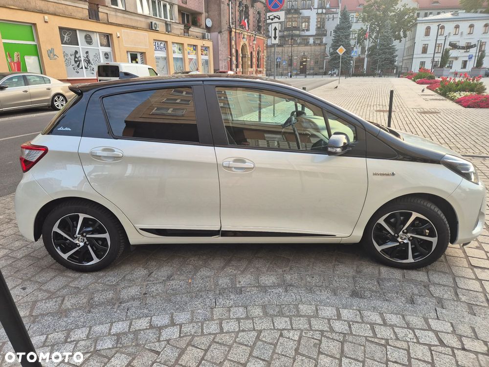 Toyota Yaris Hybrid 100 Selection - 6