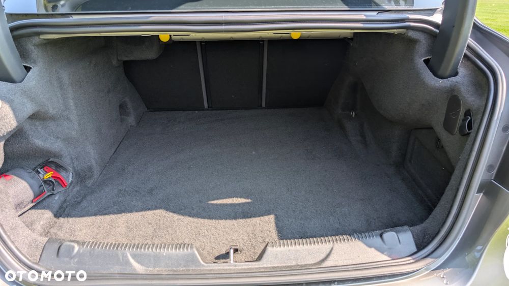 Jaguar XE 2.0 T R-Sport - 13