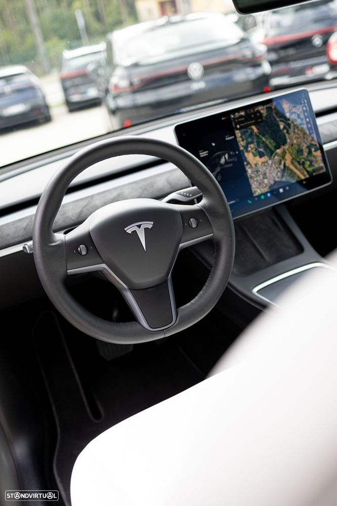 Tesla Model Y Long Range Dual Motor AWD - 2