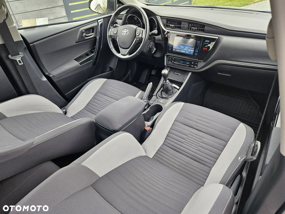 Toyota Auris - 13