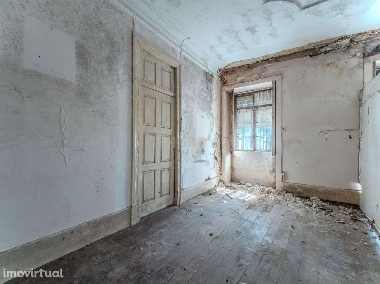 Moradia tipo ilha com 4 casas arrendadas | Para reabilitação | 332 m² - Grande imagem: 5/32