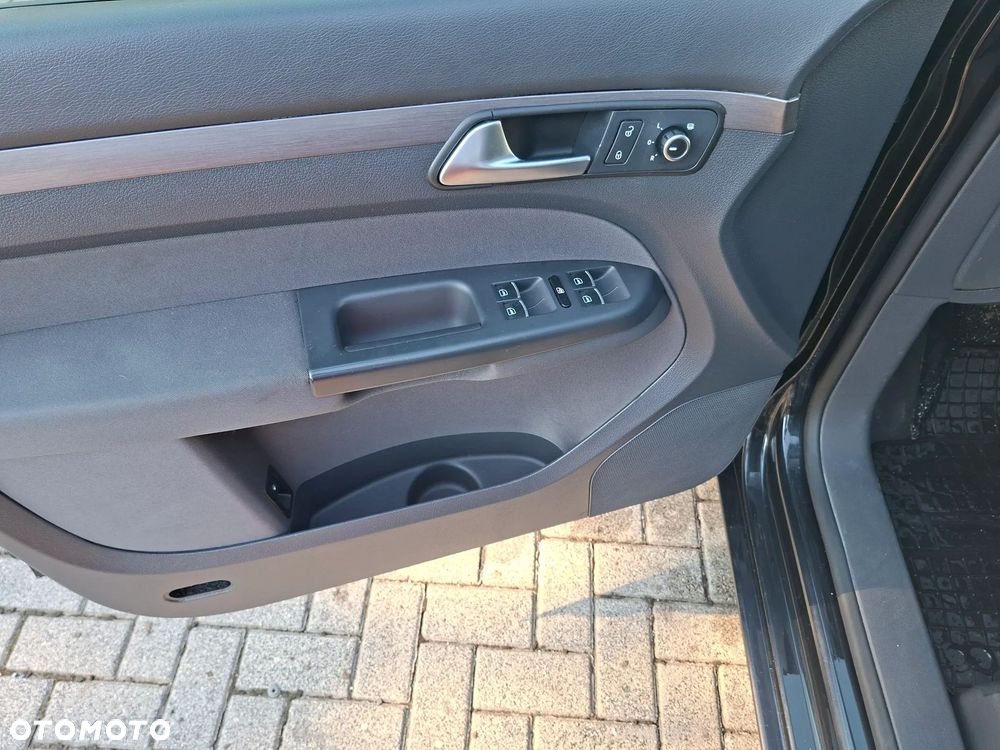 Volkswagen Touran 1.6 TDI DPF BlueMot Comfortline - 9
