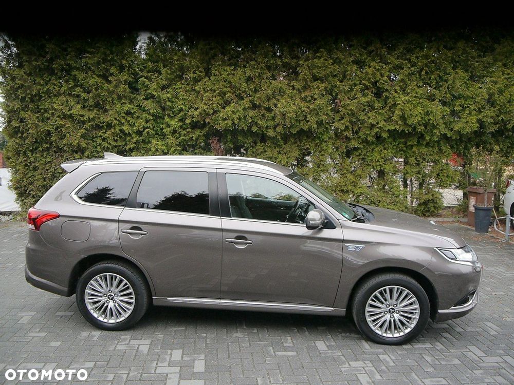 Mitsubishi Outlander - 11