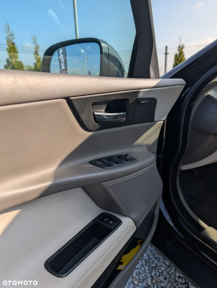 Jaguar XE 2.0 T Prestige - 20