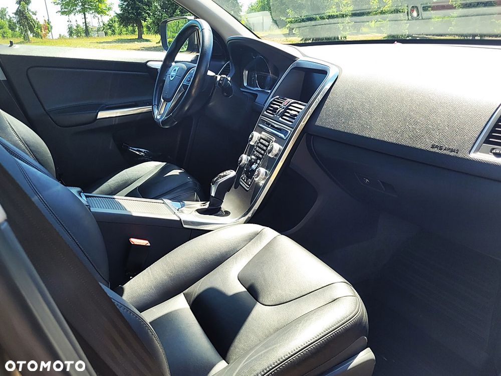 Volvo XC 60 T5 R-Design Momentum - 21
