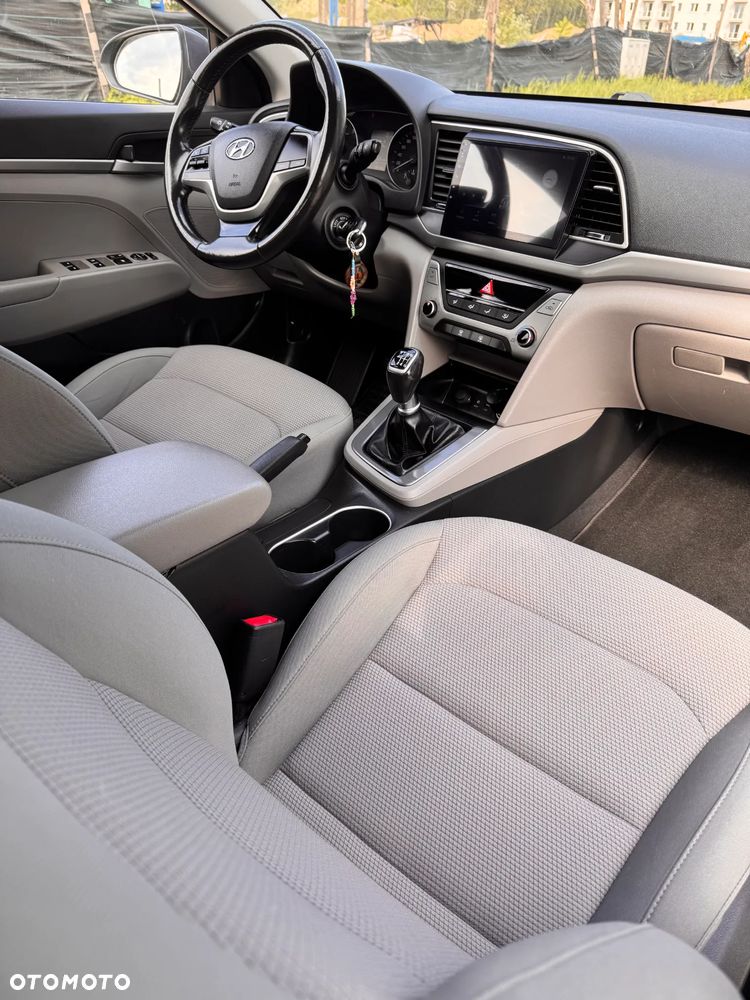 Hyundai Elantra - 8